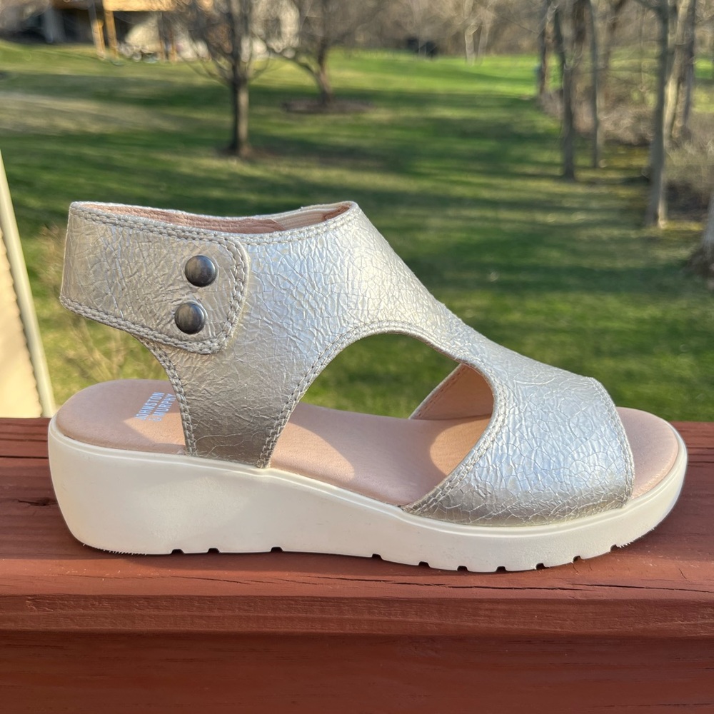SOLD -NWB Johnston & Murphy Clara sandal, size 7.5